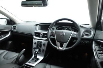 VOLVO V40 CROSS COUNTRY 1.5 T3 GPF Pro Hatchback 5dr Petrol Auto Euro 6 (s/s) (152 ps)