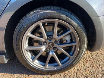 TESLA Model 3 Standard Range Plus Saloon 4dr Electric Auto RWD (241 bhp)