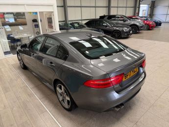 JAGUAR XE 2.0d R-Sport Saloon 4dr Diesel Auto Euro 6 (s/s) (180 ps)