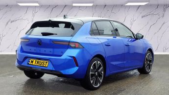 VAUXHALL Astra Electric 54kWh Ultimate Hatchback 5dr Electric Auto (156 ps)