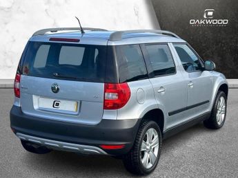 SKODA YETI 2.0 TDI SE SUV 5dr Diesel DSG 4WD (140 ps)
