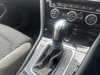 VOLKSWAGEN GOLF 2.0 TDI R-Line Edition Hatchback 5dr Diesel DSG Euro 6 (s/s) (15
