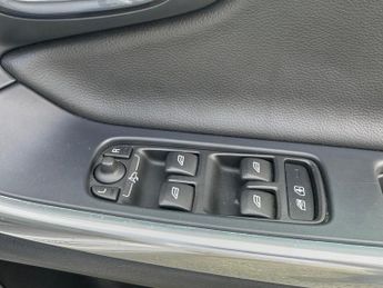 VOLVO V60 2.4 D5 Twin Engine SE Nav Estate 5dr Diesel Plug-in Hybrid Auto 