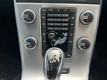 VOLVO V60 2.4 D5 Twin Engine SE Nav Estate 5dr Diesel Plug-in Hybrid Auto 