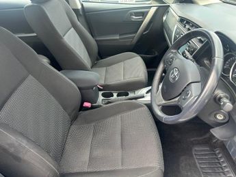 TOYOTA AURIS 1.6 V-Matic Icon Hatchback 5dr Petrol Multidrive S Euro 5 (132 p