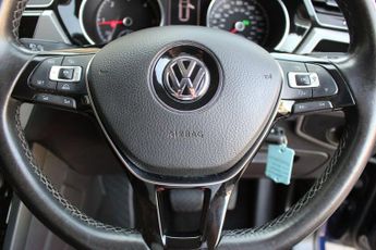 VOLKSWAGEN TOURAN 1.6 TDI SE MPV 5dr Diesel DSG Euro 6 (s/s) (115 ps)