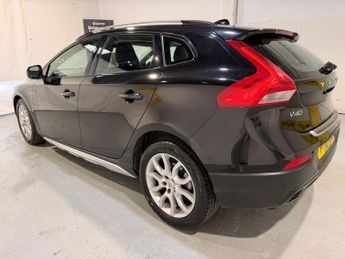 VOLVO V40 CROSS COUNTRY 2.0 D2 Pro Hatchback 5dr Diesel Manual Euro 6 (s/s) (120 ps)