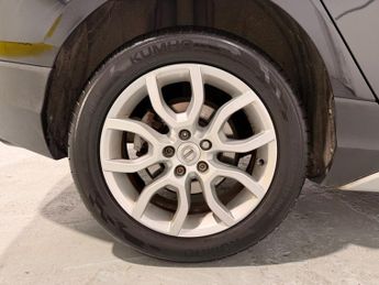 VOLVO V40 CROSS COUNTRY 2.0 D2 Pro Hatchback 5dr Diesel Manual Euro 6 (s/s) (120 ps)
