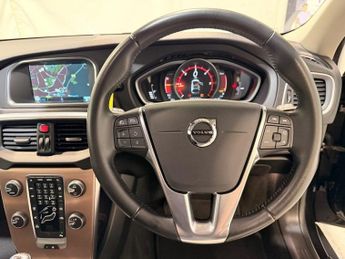 VOLVO V40 CROSS COUNTRY 2.0 D2 Pro Hatchback 5dr Diesel Manual Euro 6 (s/s) (120 ps)