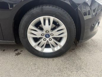 FORD FOCUS 1.6 Titanium Navigator Hatchback 5dr Petrol Powershift Euro 5 (1