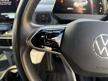 VOLKSWAGEN ID.3 Pro Performance 58kWh Life Hatchback 5dr Electric Auto (204 ps)