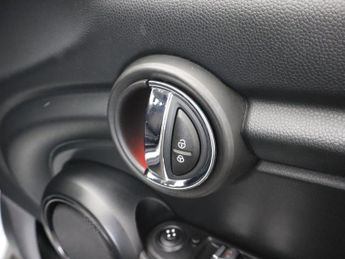 MINI HATCH 1.5 Cooper Classic Hatchback 5dr Petrol Manual Euro 6 (s/s) (136