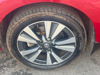 NISSAN LEAF 30kWh Tekna Hatchback 5dr Electric Auto (109 bhp)