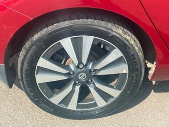 NISSAN LEAF 30kWh Tekna Hatchback 5dr Electric Auto (109 bhp)