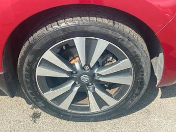 NISSAN LEAF 30kWh Tekna Hatchback 5dr Electric Auto (109 bhp)