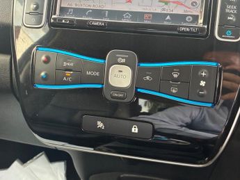 NISSAN LEAF 30kWh Tekna Hatchback 5dr Electric Auto (109 bhp)