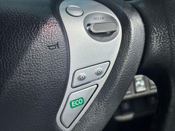 NISSAN LEAF 30kWh Tekna Hatchback 5dr Electric Auto (109 bhp)
