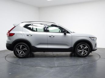 VOLVO XC40 2.0 B3 MHEV Plus Dark SUV 5dr Petrol Hybrid DCT Auto Euro 6 (s/s