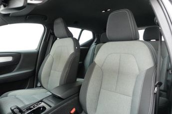 VOLVO XC40 2.0 B3 MHEV Plus Dark SUV 5dr Petrol Hybrid DCT Auto Euro 6 (s/s