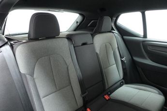 VOLVO XC40 2.0 B3 MHEV Plus Dark SUV 5dr Petrol Hybrid DCT Auto Euro 6 (s/s