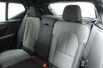VOLVO XC40 2.0 B3 MHEV Plus Dark SUV 5dr Petrol Hybrid DCT Auto Euro 6 (s/s