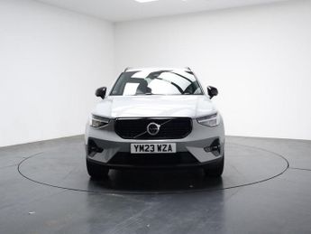 VOLVO XC40 2.0 B3 MHEV Plus Dark SUV 5dr Petrol Hybrid DCT Auto Euro 6 (s/s