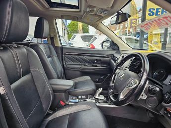 MITSUBISHI OUTLANDER AUTOMATIC 2.0h 12kWh 4h SUV 5dr Petrol Plug-in Hybrid CVT 4WD Eu
