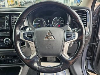 MITSUBISHI OUTLANDER AUTOMATIC 2.0h 12kWh 4h SUV 5dr Petrol Plug-in Hybrid CVT 4WD Eu