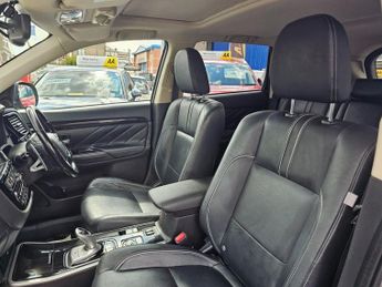 MITSUBISHI OUTLANDER AUTOMATIC 2.0h 12kWh 4h SUV 5dr Petrol Plug-in Hybrid CVT 4WD Eu