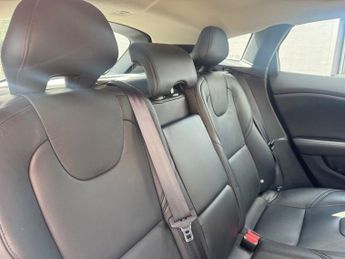 VOLVO V40 2.0 D3 SE Hatchback 5dr Diesel Geartronic Euro 5 (s/s) (150 ps)