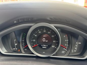 VOLVO V40 2.0 D3 SE Hatchback 5dr Diesel Geartronic Euro 5 (s/s) (150 ps)