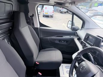 VAUXHALL Combo Electric 2300 50kWh Dynamic Panel Van 5dr Electric Auto L1 H1 (136 ps)
