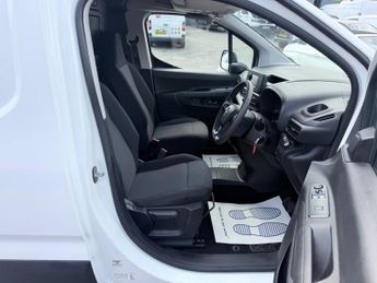 VAUXHALL Combo Electric 2300 50kWh Dynamic Panel Van 5dr Electric Auto L1 H1 (136 ps)