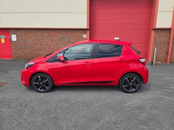 TOYOTA YARIS 1.5 VVT-i Design Hatchback 5dr Petrol CVT Euro 6 (111 ps)