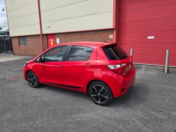 TOYOTA YARIS 1.5 VVT-i Design Hatchback 5dr Petrol CVT Euro 6 (111 ps)
