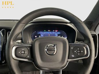 VOLVO XC40 2.0 B4 MHEV Plus Dark SUV 5dr Petrol Hybrid DCT Auto Euro 6 (s/s