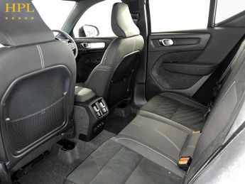 VOLVO XC40 2.0 B4 MHEV Plus Dark SUV 5dr Petrol Hybrid DCT Auto Euro 6 (s/s