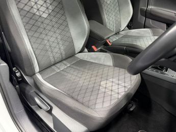 VOLKSWAGEN TAIGO 1.0 TSI R-Line SUV 5dr Petrol DSG Euro 6 (s/s) (110 ps)
