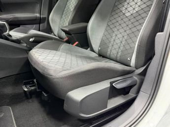 VOLKSWAGEN TAIGO 1.0 TSI R-Line SUV 5dr Petrol DSG Euro 6 (s/s) (110 ps)