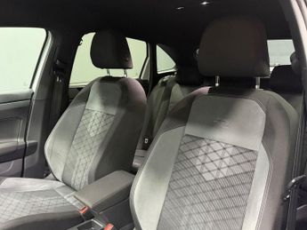 VOLKSWAGEN TAIGO 1.0 TSI R-Line SUV 5dr Petrol DSG Euro 6 (s/s) (110 ps)