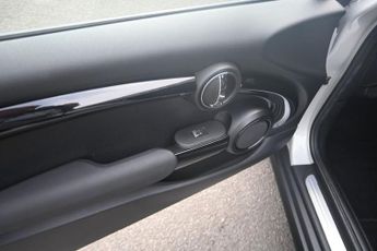 MINI Electric Hatch Cooper SE 32.6kWh Level 1 Hatchback 3dr Electric Auto (184 ps)