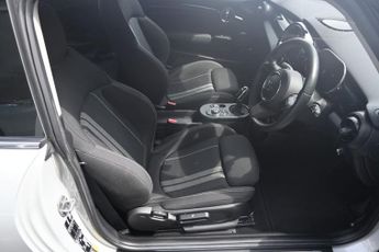 MINI Electric Hatch Cooper SE 32.6kWh Level 1 Hatchback 3dr Electric Auto (184 ps)