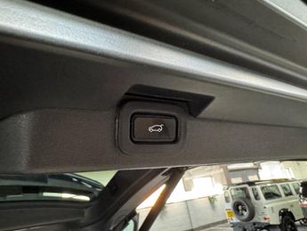 LAND ROVER DISCOVERY 5 3.0 D300 MHEV HSE SUV 5dr Diesel Auto 4WD Euro 6 (s/s) (300 ps)