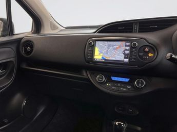 TOYOTA YARIS 1.5 VVT-h Design Hatchback 5dr Petrol Hybrid E-CVT Euro 6 (s/s) 