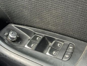 AUDI Q3 1.4 TFSI CoD S line SUV 5dr Petrol S Tronic Euro 6 (s/s) (150 ps