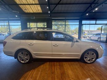 SKODA SUPERB 2.0 TDI Elegance Estate 5dr Diesel DSG 4WD Euro 5 (s/s) (170 ps)