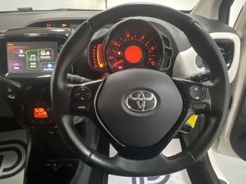 TOYOTA AYGO 1.0 VVT-i x-press Hatchback 5dr Petrol Manual Euro 6 (68 ps) - A