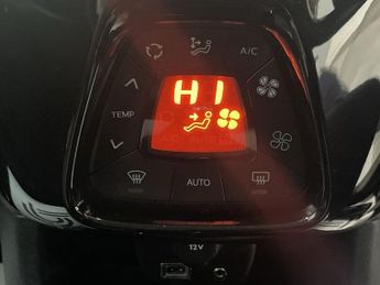 TOYOTA AYGO 1.0 VVT-i x-press Hatchback 5dr Petrol Manual Euro 6 (68 ps) - A
