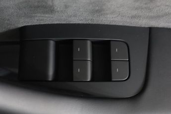 TESLA Model 3 Auto RWD 4dr