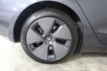 TESLA Model 3 Auto RWD 4dr